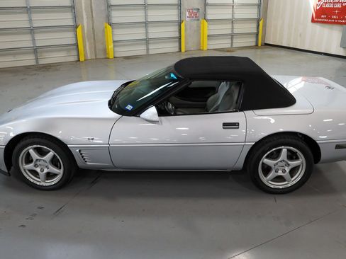 Used 1996 Chevrolet Corvette Convertible RWD image 31