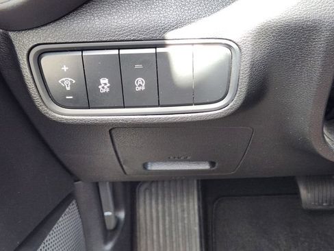 Certified 2025 Kia Soul LX w/ LX Technology Package FWD image 22