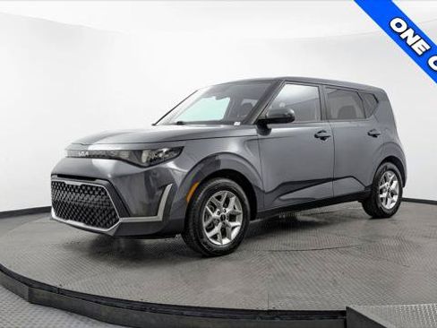 Used 2023 Kia Soul LX w/ Option Group 015 FWD image 2