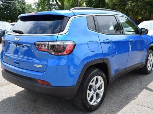 Used 2025 Jeep Compass Latitude AWD/4WD image 8