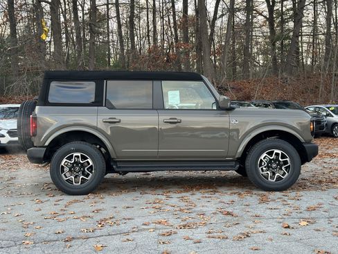 New 2025 Ford Bronco Outer Banks image 11