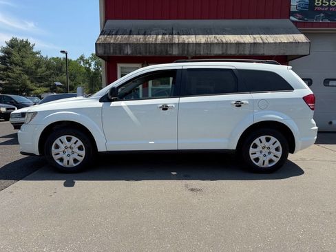 Used 2017 Dodge Journey SE w/ Flexible Seating Group FWD image 2