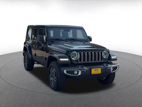 Used 2025 Jeep Wrangler Unlimited Sahara AWD/4WD image 3