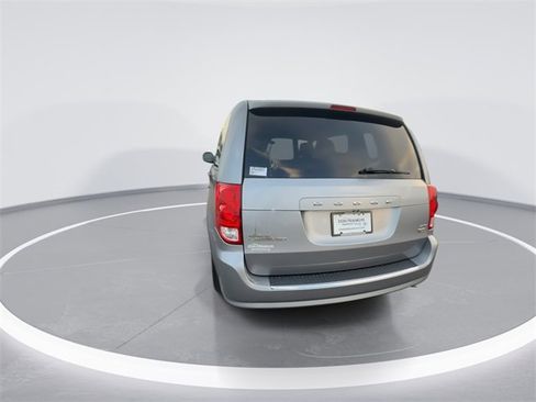 Used 2016 Dodge Grand Caravan SXT image 7