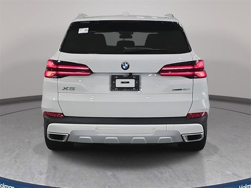 Used 2026 BMW X5 sDrive40i w/ Executive Package image 7