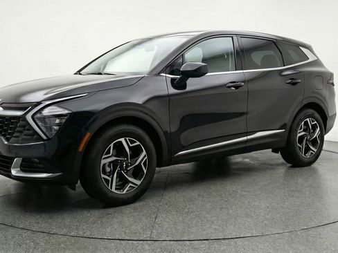 Used 2025 Kia Sportage LX image 3