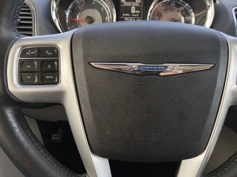 Used 2016 Chrysler Town & Country Touring w/ Driver Convenience Group FWD image 13