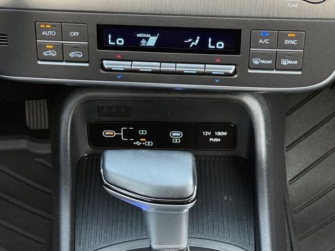 Used 2025 Hyundai Kona SEL AWD/4WD image 25