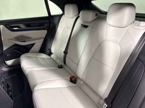 New 2026 Porsche Macan 4 Electric image 23