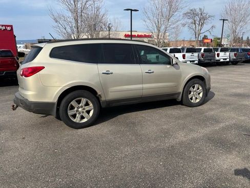 Used 2010 Chevrolet Traverse LT image 4