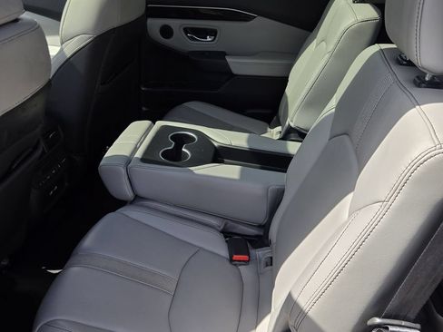 Used 2023 Honda Pilot Touring image 11