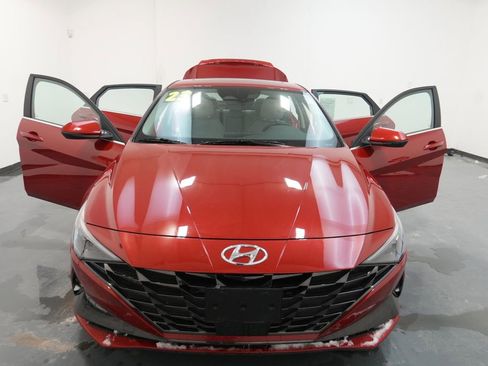 Used 2023 Hyundai Elantra Limited image 30