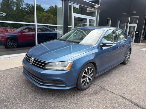 Used 2017 Volkswagen Jetta SE FWD image 1