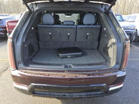 Used 2025 Cadillac Escalade IQ Luxury 2 w/ LPO, Premium Carpet Package AWD/4WD image 10