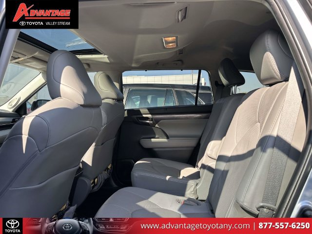 Certified 2021 Toyota Highlander Limited AWD/4WD image 14