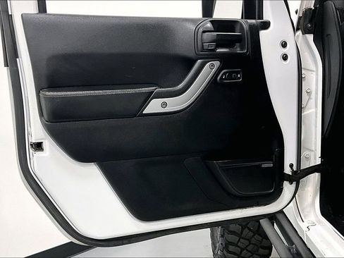 Used 2015 Jeep Wrangler Unlimited Rubicon AWD/4WD image 20
