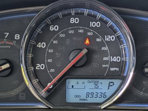 Used 2015 Toyota RAV4 Limited w/ Technology Package FWD image 11