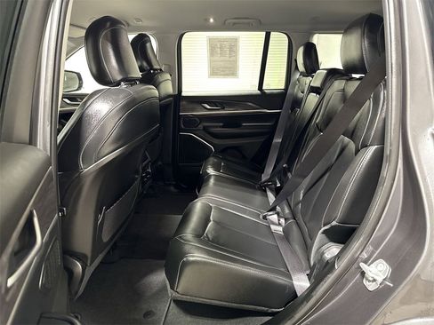 Used 2022 Jeep Grand Cherokee Limited image 23