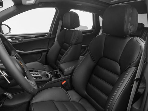 Used 2025 Porsche Macan Turbo image 46