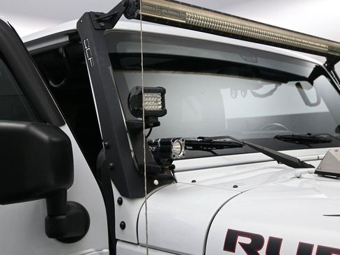 Used 2017 Jeep Wrangler Unlimited Rubicon AWD/4WD image 17