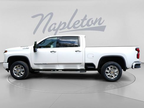 Used 2024 Chevrolet Silverado 3500 High Country w/ High Country Premium Package AWD/4WD image 4