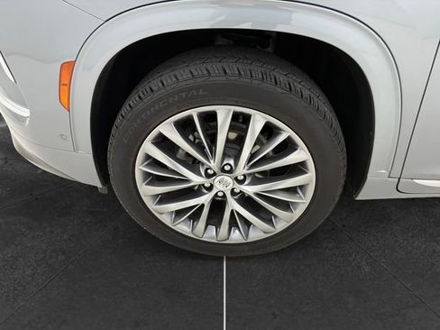 Used 2025 Buick Enclave Avenir w/ Super Cruise Package AWD/4WD image 9