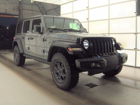 Used 2023 Jeep Wrangler Unlimited w/ Convenience Group AWD/4WD image 3
