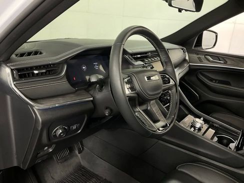 Used 2025 Jeep Grand Cherokee Overland w/ Adv Protech Group III image 23