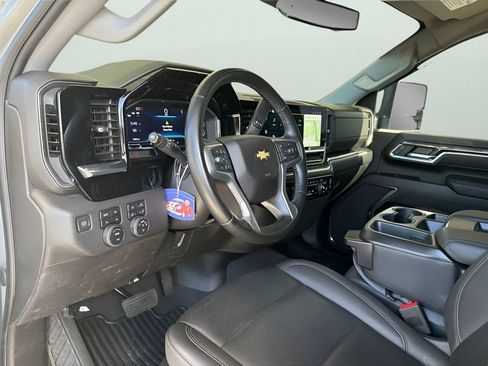 Used 2024 Chevrolet Silverado 2500 LTZ AWD/4WD image 3