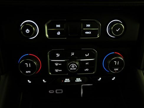 Used 2023 Chevrolet Tahoe Z71 image 30