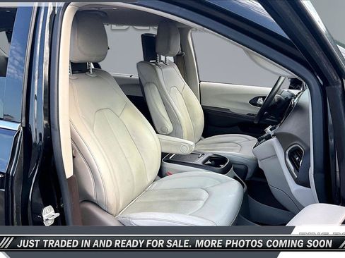 Used 2020 Chrysler Pacifica Touring-L Plus w/ Tire & Wheel Group FWD image 6