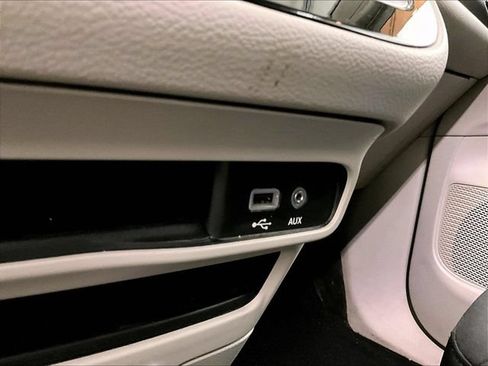 Used 2017 Chrysler Pacifica LX FWD image 32