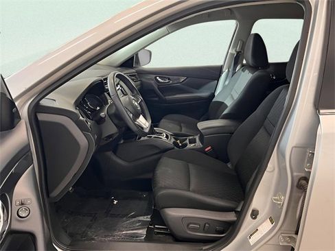 Used 2020 Nissan Rogue SV image 16