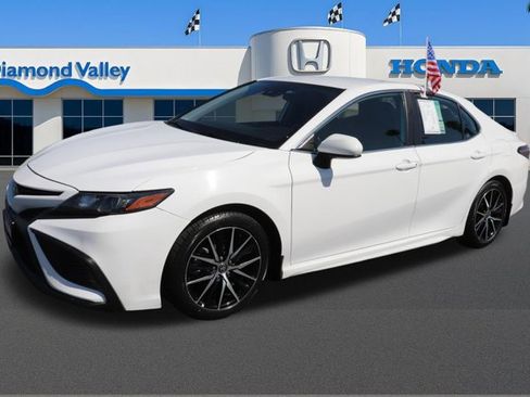 Used 2021 Toyota Camry SE w/ Carpet Mat Package (TMS) FWD image 3