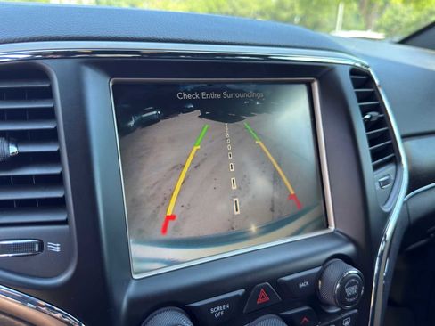 Used 2015 Jeep Grand Cherokee Limited w/ Luxury Group II AWD/4WD image 17