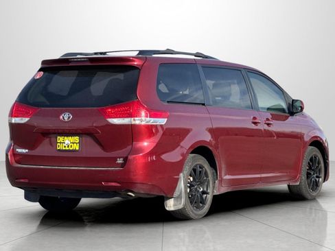 Used 2013 Toyota Sienna LE image 4