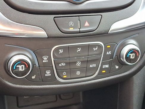 Used 2022 Chevrolet Equinox LT image 16