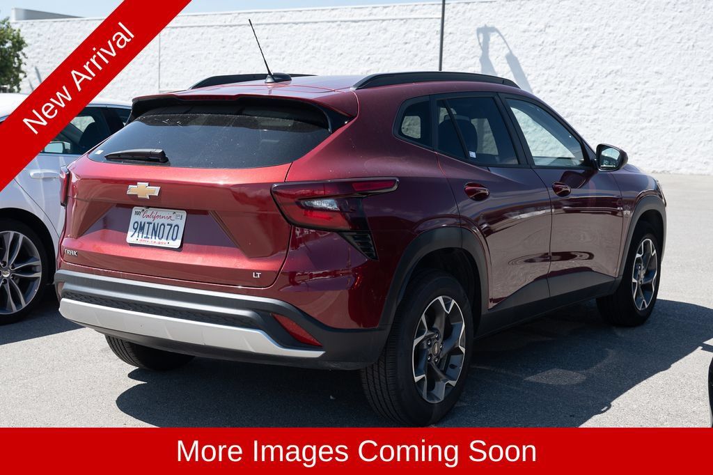 Used 2024 Chevrolet Trax LT FWD image 3