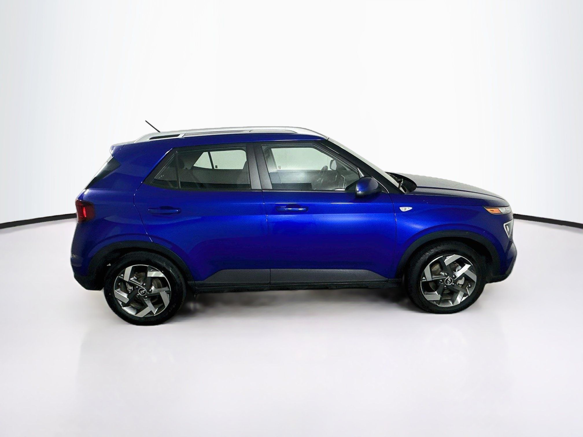 Used 2025 Hyundai Venue SEL FWD image 10