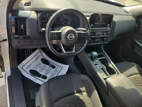 Used 2025 Nissan Pathfinder S FWD image 15