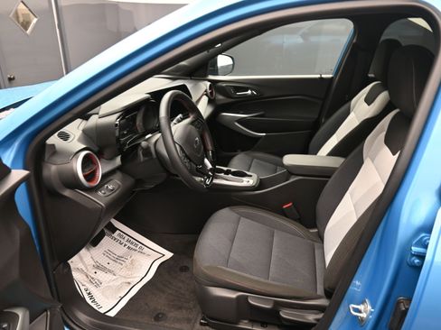 Used 2025 Chevrolet Trax RS image 21