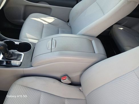 Used 2018 Toyota Highlander LE FWD image 8