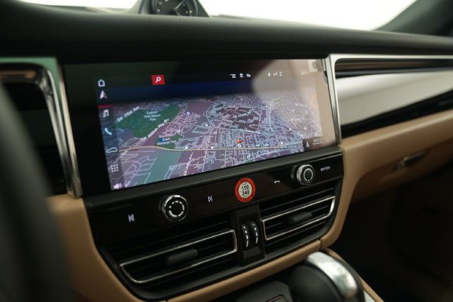 Certified 2026 Porsche Macan AWD/4WD image 43