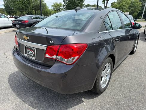 Used 2016 Chevrolet Cruze LT w/ Technology Package FWD image 4