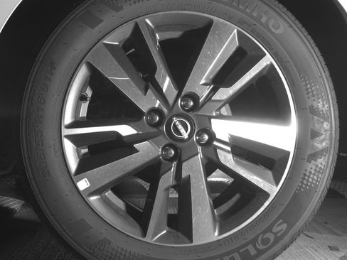 Used 2025 Nissan Versa SV image 14