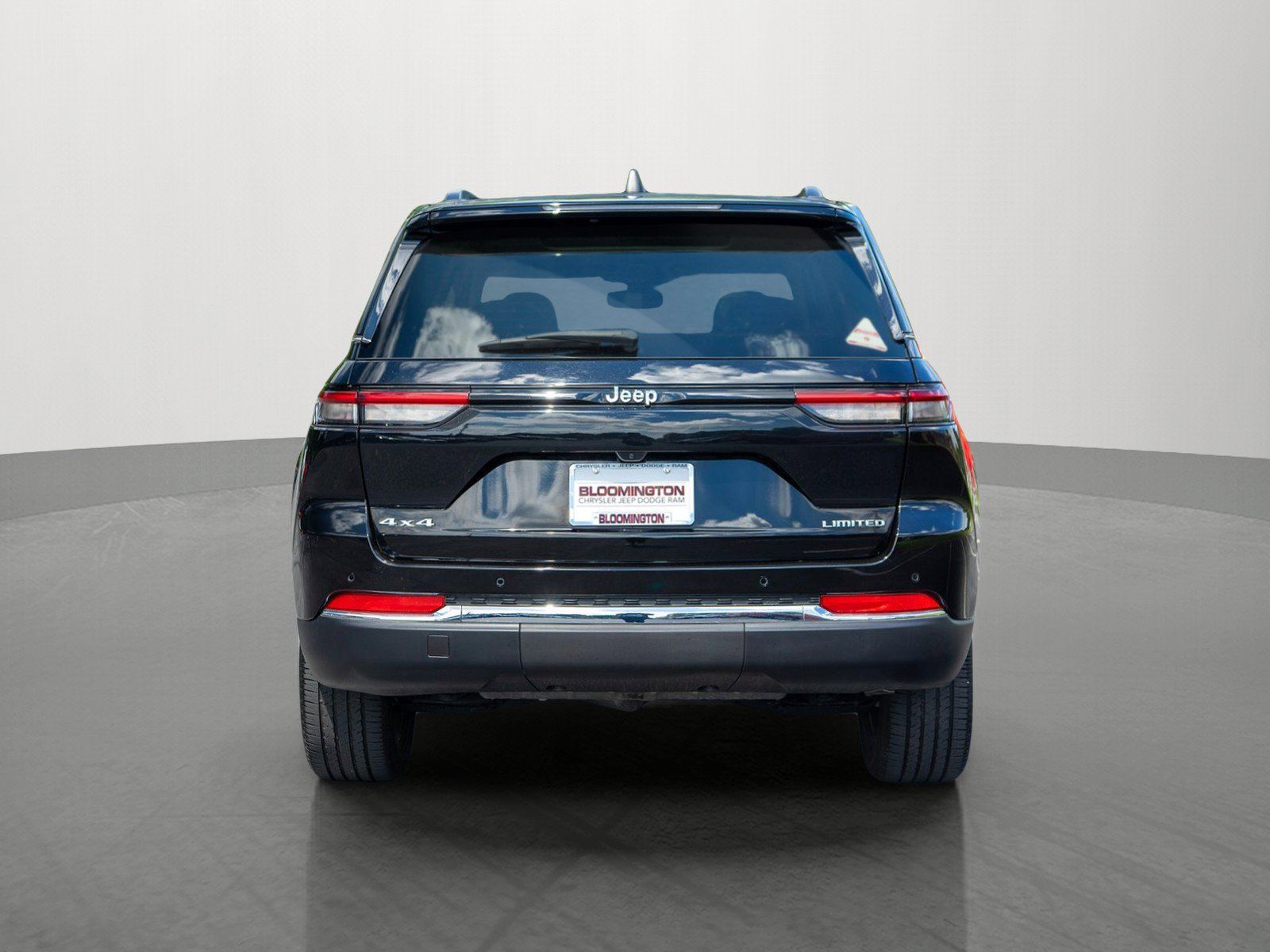 Used 2023 Jeep Grand Cherokee Limited AWD/4WD image 6