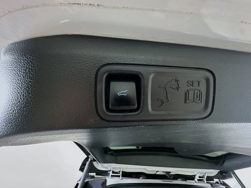 Used 2024 Ford Expedition Limited image 32