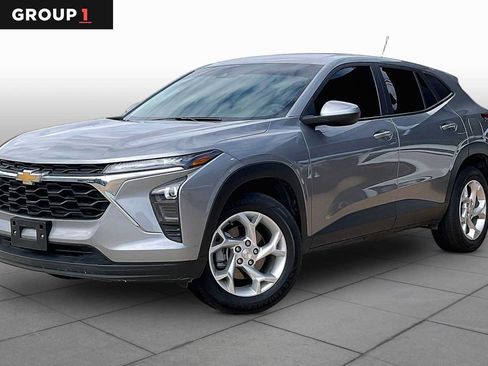 Used 2024 Chevrolet Trax LS w/ LS Convenience Package FWD image 1