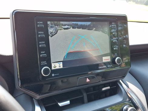 Used 2021 Toyota Venza LE AWD/4WD image 15