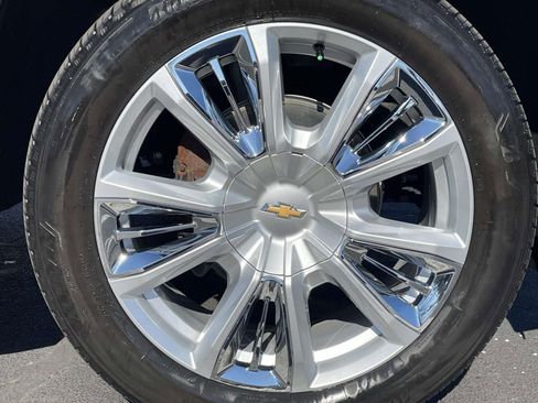 Used 2023 Chevrolet Suburban High Country w/ Advanced Technology Package image 7